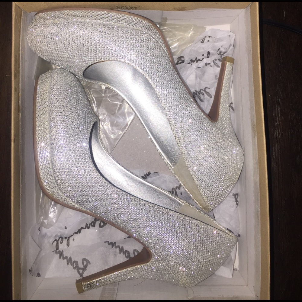 💙 silver Heels - Picture 2 of 4